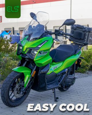 🛵 Easycool e-XDV – elektrický skútr nové generace ⚡ Dvě solid-state SoftCell baterie s kapacitou 9 kWh dávají tomuto...