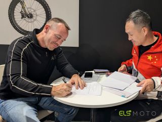 🇨🇿 S hrdostí oznamujeme, že Jack Cai – CEO Arctic Leopard a Pavel Daněk – CEO ELS MOTO podepsali exkluzivní distribuční...
