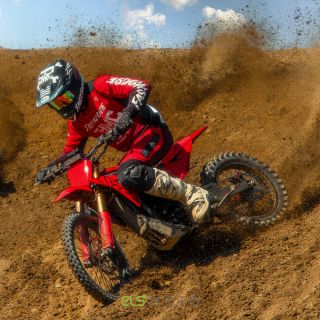 Altis Sigma. E-enduro, které nepřepisuje pravidla. Ona je vytváří. 🚀 98V platforma, 22,5 kW a 601 Nm okamžité síly....