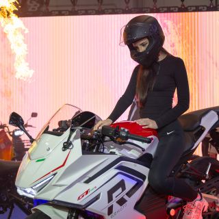 Plnohodnotná silniční e-motorka ELS MOTO eR3.🚀 Elektrický ekvivalent světa 350–600 cm³ – jen rychlejší, tišší a...